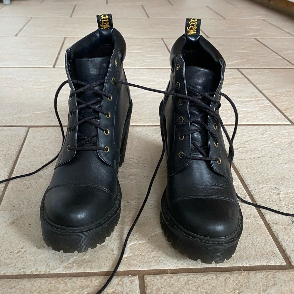 Dr. Martens Black Leather Ankle Boot *Worn Twice*